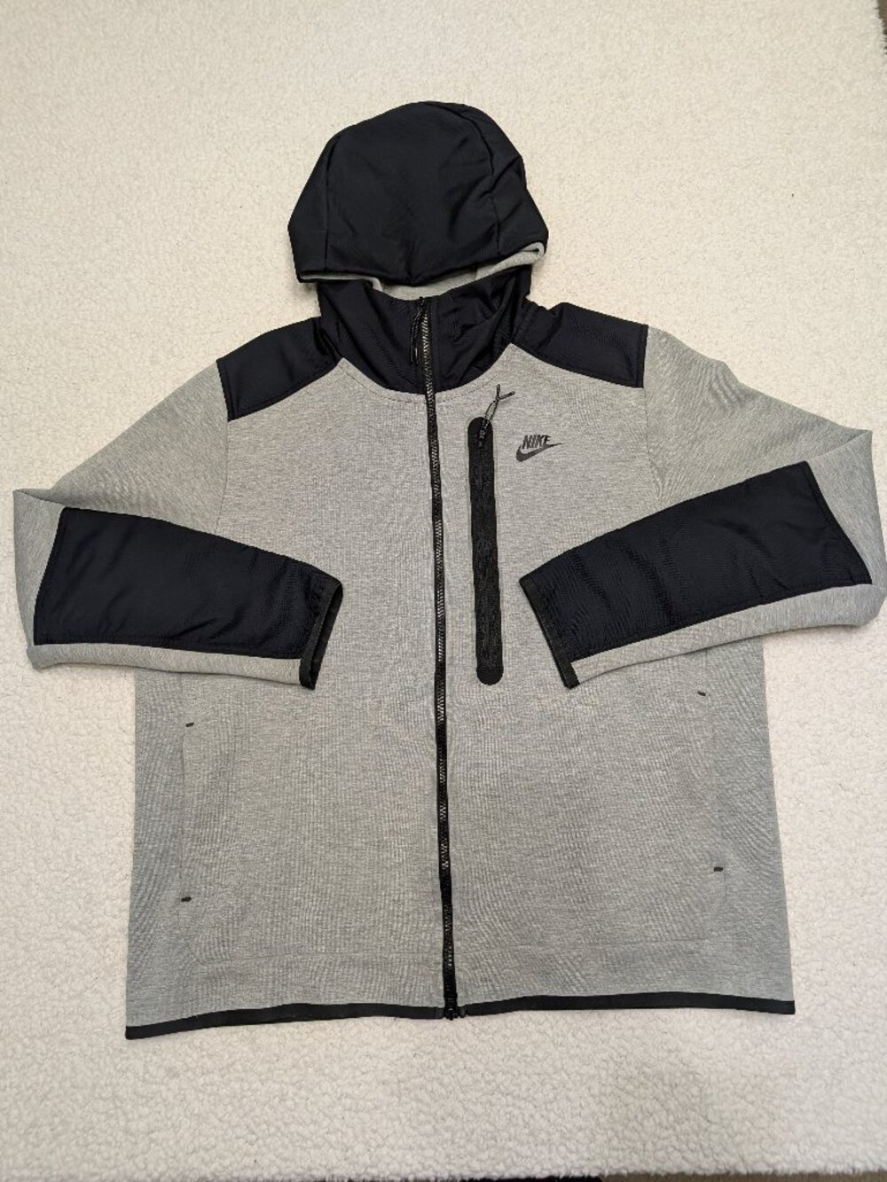Nike Tech Fleece Gray Zip Up Sweatshirt